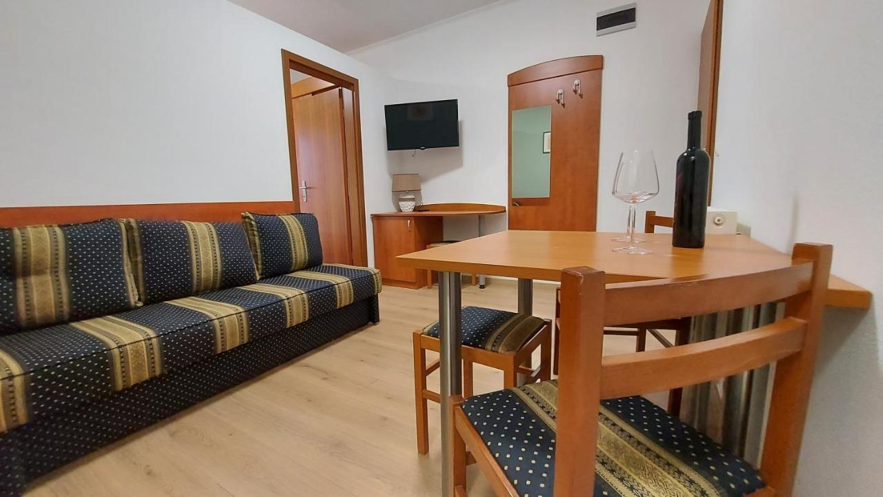 Villa Rossa Tučepi Esterno foto