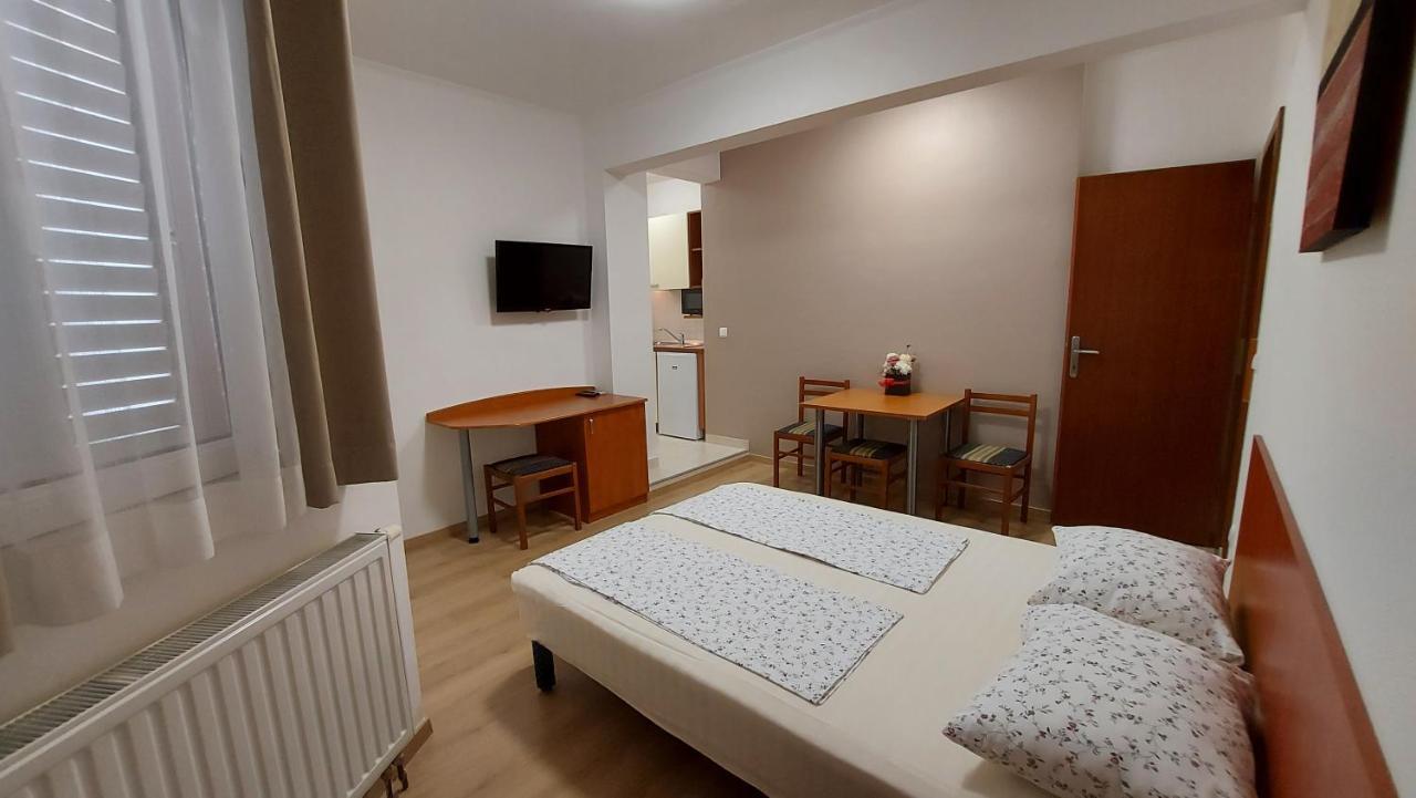 Villa Rossa Tučepi Esterno foto